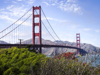 USA, San Francisco, Blick auf die Golden Gate Bridge - SBDF002324