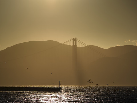 USA, San Francisco, Golden Gate Bridge bei Sonnenuntergang, lizenzfreies Stockfoto