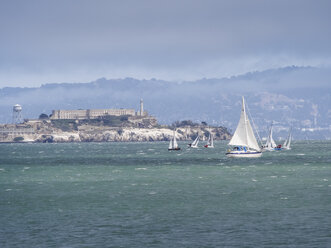 USA, San Francisco, sailing boats in front of Alcatraz island - SBDF002327