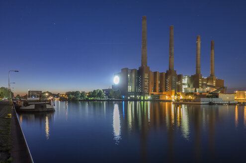 Germany, Lower Saxony, Wolfsburg, Autostadt in the evening, combined heat and power station of Volkswagen - PVCF000696