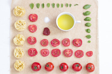 Tagliatelle and ingredients - CMF000338