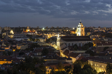 Lithuania, Vilnius, Old Town Vilnius in the evening, Church of St. John, Vilnius University on the right side - MELF000102