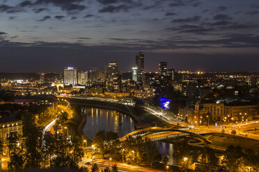 Lithuania, Vilnius at dusk, financial district, the river Neris and the Mindaugas Bridge - MELF000103