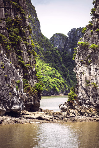 Vietnam, Golf von Tonkin, Vinh Ha Long Bay, lizenzfreies Stockfoto