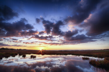 Schottland, East Lothian, Sonnenuntergang über der Aberlady Bay - SMAF000372