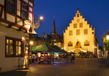 Germany, Bavaria, Karlstadt, town hall and market square - SIE006799