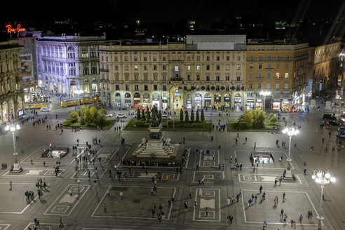 Italien, Mailand, Domplatz bei Nacht - HLF000927