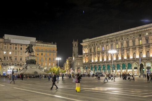 Italien, Mailand, Domplatz bei Nacht - HLF000929