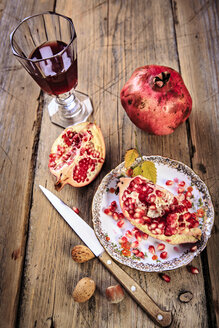 still life with juice, pomegranate and nuts - VTF000451