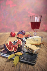 Still life with wine, figs and cheese - VTF000454