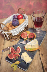 Still life with wine, figs and cheese - VTF000455