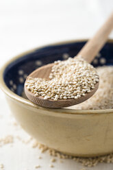 Bowl of quinoa with wooden spoon - MYF001174