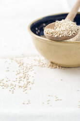 Bowl of quinoa with wooden spoon - MYF001175