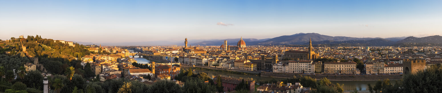 Italien, Toskana, Florenz, Stadtbild, Panorama am Abend - FOF008293