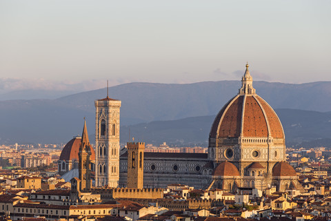 Italien, Toskana, Florenz, Campanile di Giotto und Dom von Florenz, lizenzfreies Stockfoto