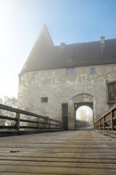 Deutschland, Bayern, Burghausen, Eingang der Burg - HAM000069