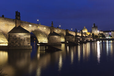 Czechia, Prague, view to lighted Charles Bridge and Old Town Bridge Tower at night - OLEF000053