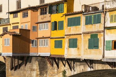 Italy, Florence, buildings on Ponte Vecchio - FOF008314