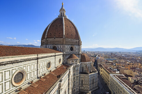 Italien, Toskana, Florenz, Blick auf die Kathedrale von Santa Maria del Fiore - FOF008318
