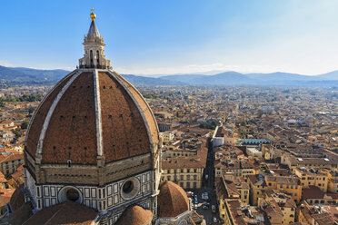 Italien, Toskana, Florenz, Blick auf die Kathedrale von Santa Maria del Fiore - FOF008323