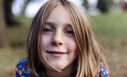 Portrait of smiling girl with freckles - MGOF000945