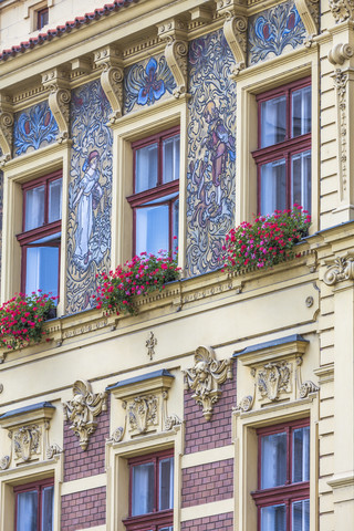 Tschechische Republik, Pilsen, Teil einer Hausfassade mit Stuck und Sgraffito, lizenzfreies Stockfoto