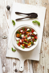 Salat mit Mozzarella, Tomaten, Melonenscheiben - EVGF002481