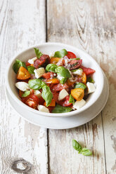 Salat mit Mozzarella, Tomaten, Melonenscheiben - EVGF002482