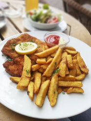 Breaded escalope with french fries - CSF026561