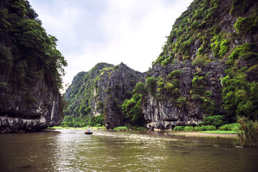 Vietnam, Tam Coc, Ninhbinh, Fluss mit Boot - EHF000289