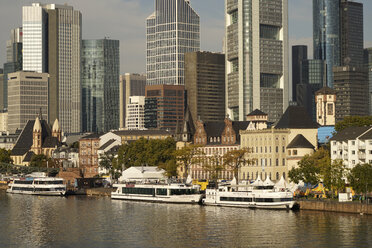 Germany, Frankfurt, financial district and tourboats on Main river - PC000196