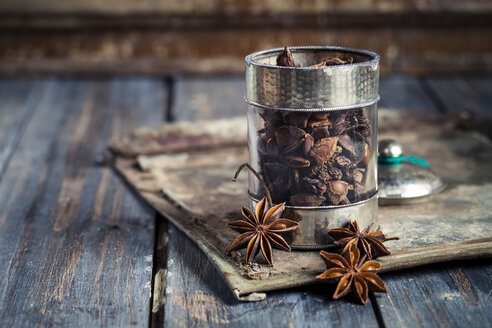 Glass of star anise - SBDF002383