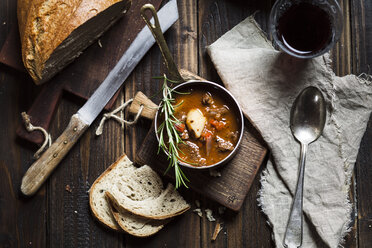 Goulash soup with Mediterranean herbs and potatoes - SBDF002395