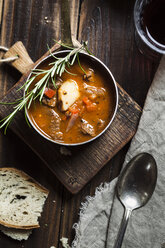 Gulaschsuppe mit mediterranen Kräutern und Kartoffeln - SBDF002396