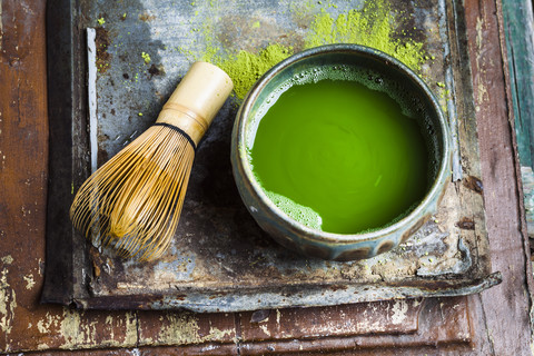 Chasen und Chawan aus Matcha-Tee, lizenzfreies Stockfoto