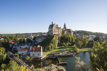 Deutschland, Baden Württemberg, Sigmaringen, Blick auf Schloss Sigmaringen an der Donau - EL001667