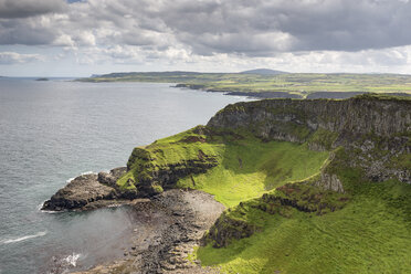 UK, Northern Ireland, County Antrim, basalt cliffs at Causeway Coast - ELF001676