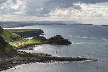UK, Northern Ireland, County Antrim, coastal landscape with Giant's Causeway - ELF001686