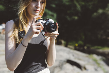 Young woman outdoors with camera - GIOF000346