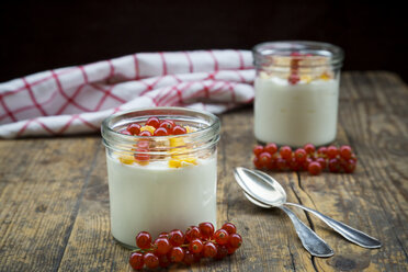 Glass of yogurt with muesli, cornflakes and red currants - LVF004089