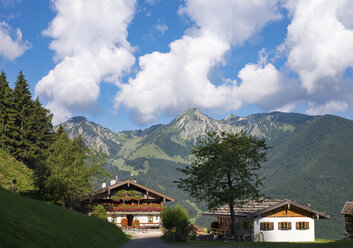 Deutschland, Bayern, Chiemgauer Alpen, Berggasthof Streichen mit Breitenstein und Geigelstein - SIEF006843