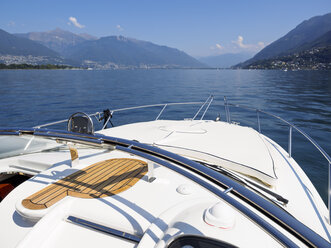 Schweiz, Tessin, Lago Maggiore, Boot auf See - LAF001529