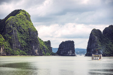 Vietnam, Ha Long Bay, malerische Meereslandschaft - EHF000299