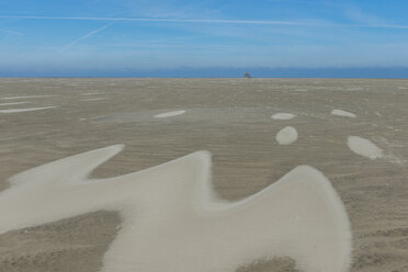 Germany, North Frisia, Westerhever, North Sea Coast, low tide, refuge beacon on sandbank - KEBF000273