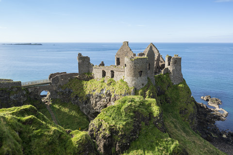 Vereinigtes Königreich, Nordirland, County Antrim, Blick auf Dunluce Castle, lizenzfreies Stockfoto