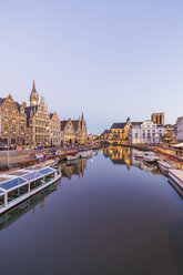 Belgium, East Flanders, Ghent, Graslei and Korenlei, harbour, Leie river in the evening - WD003345