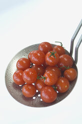 Frische Tomaten auf Schöpfkelle - ASF005706