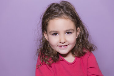 Porträt eines lächelnden kleinen Mädchens - ERLF000077
