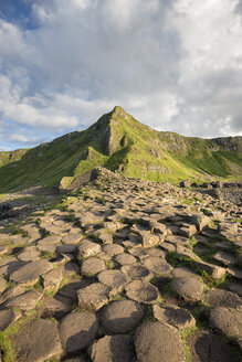 Vereinigtes Königreich, Nordirland, Grafschaft Antrim, Blick auf die Causeway-Küste, Giant's Causeway - ELF001700