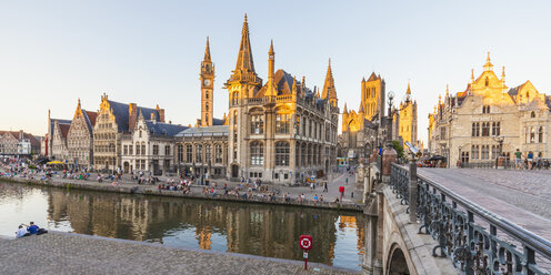 Belgien, Gent, Altstadt, historische Häuser am Fluss Leie und Brücke Sint-Michielsplein - WDF003372